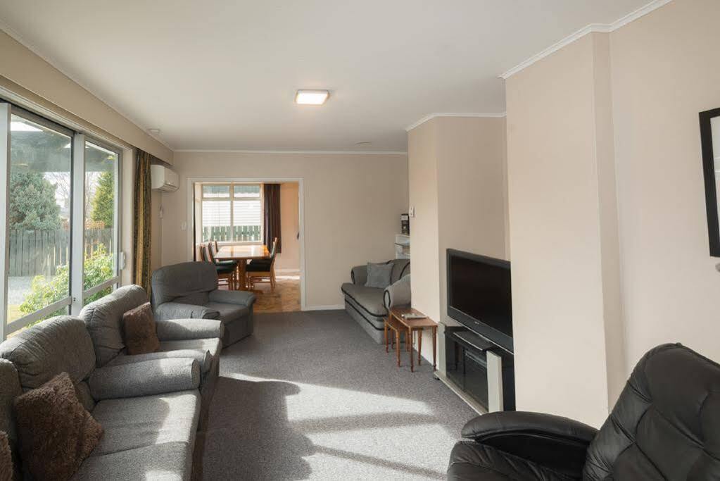 Accommodation Fiordland -The Three Bedroom House At 226A Milford Road 蒂阿瑙湖 外观 照片